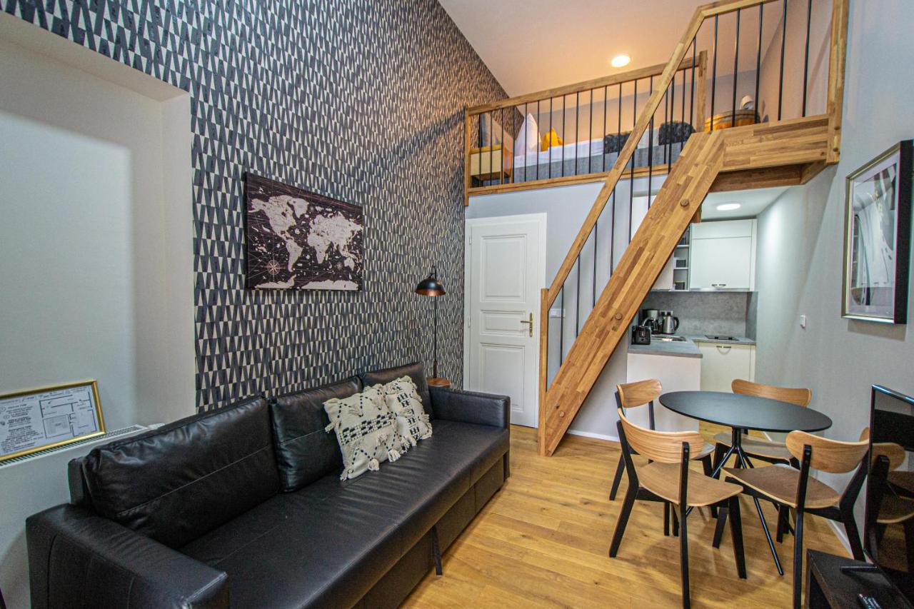 Main Train Station Apartment Close To The The Main Square! Прага Екстериор снимка